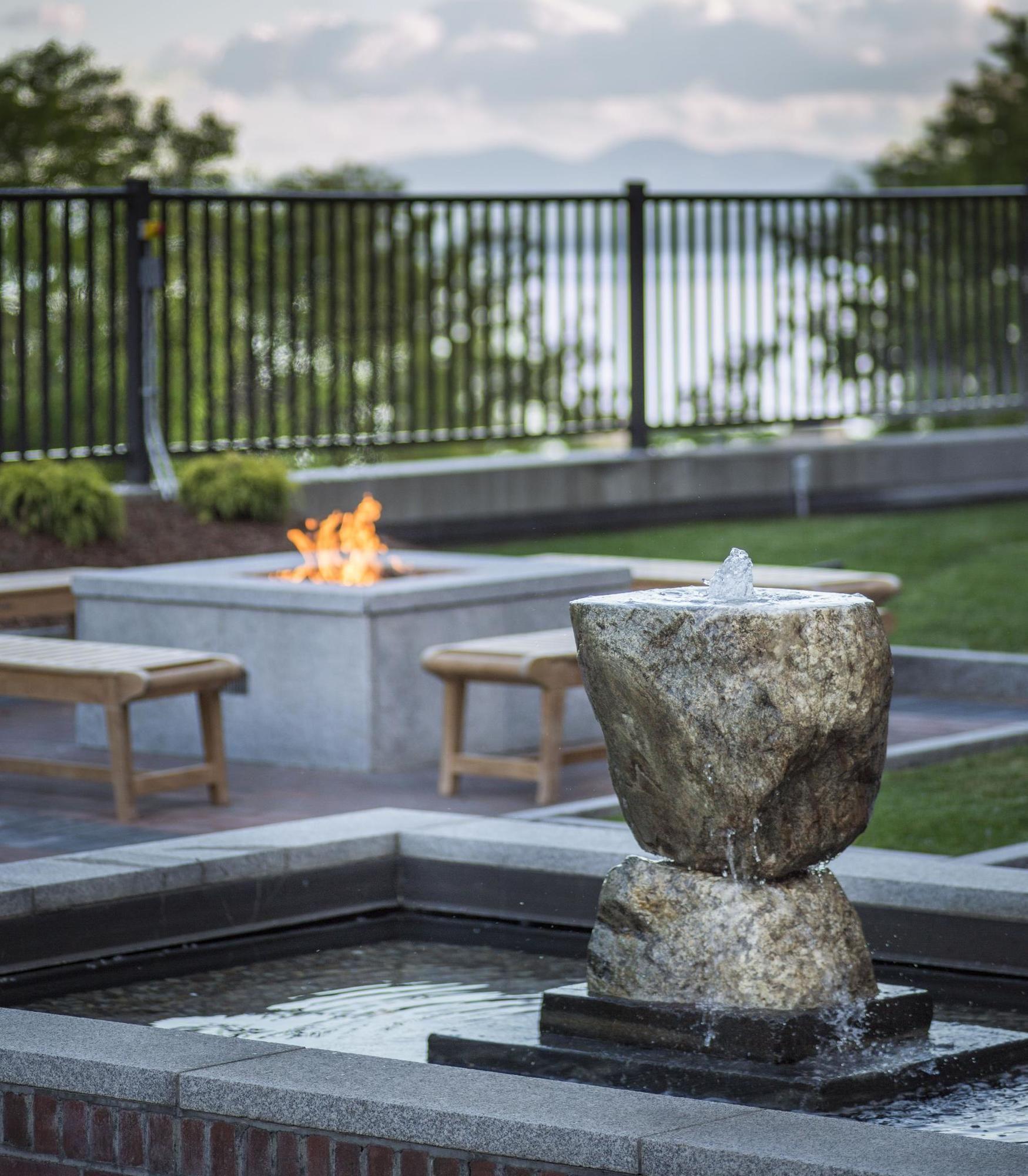 Courtyard Burlington Harbor Exterior foto