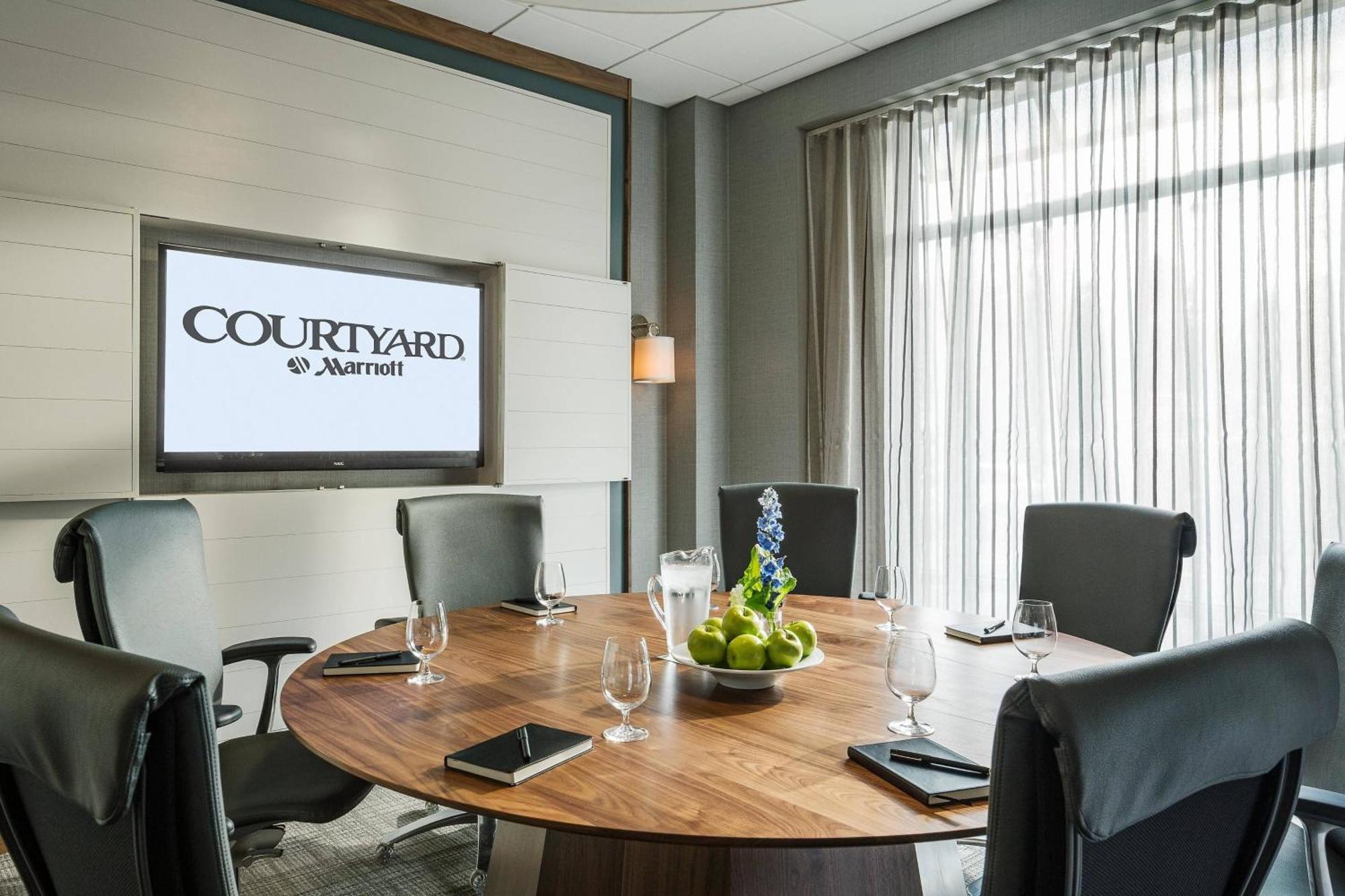 Courtyard Burlington Harbor Exterior foto